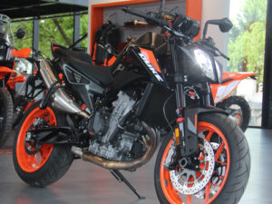 D_991509-MLA119275448785_102026-O Ktm Duke 790 2026 700km - Precio Bonificado! Mejor Contado